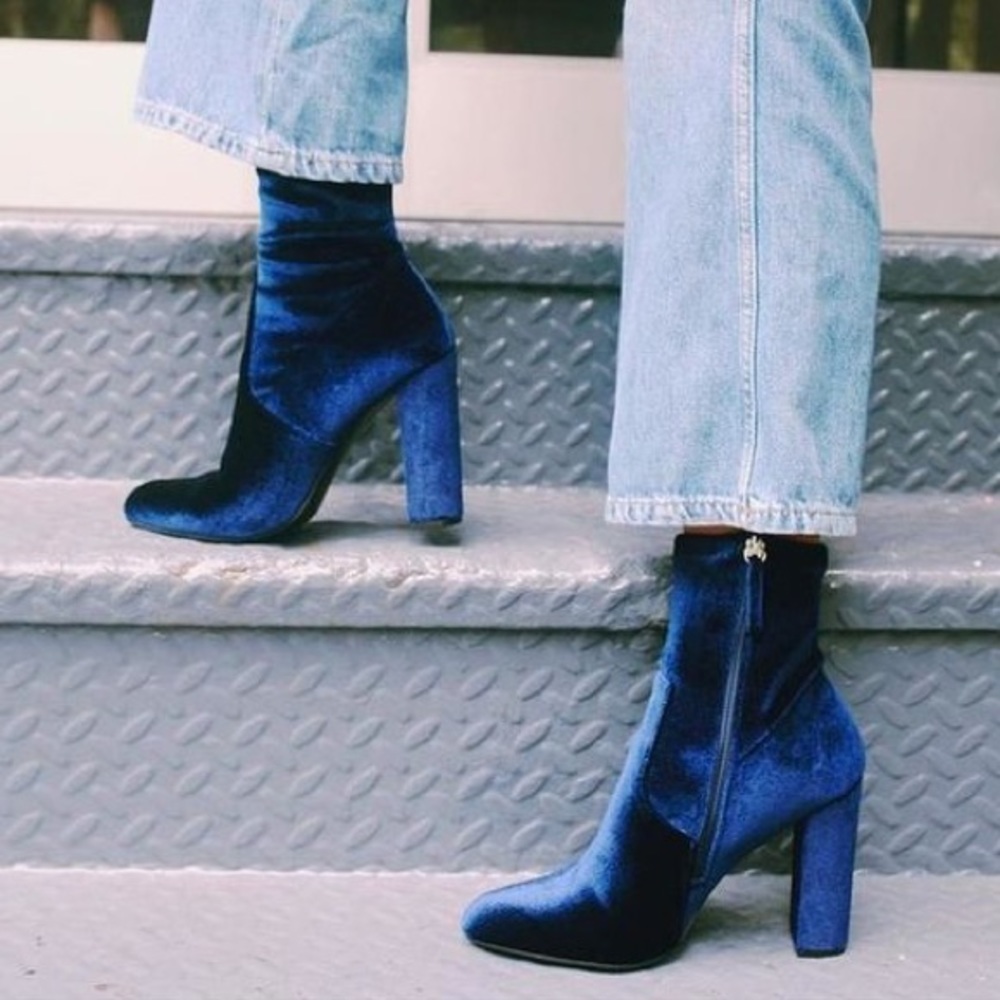 Blue velvet Steve Madden heeled boots
